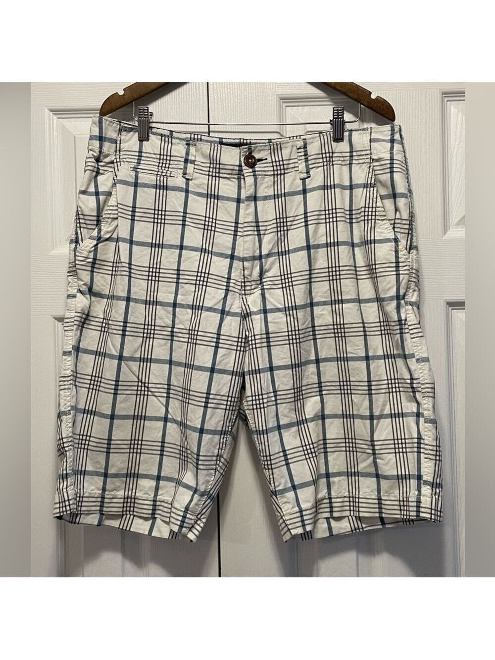 American Eagle men’s shorts size 36
